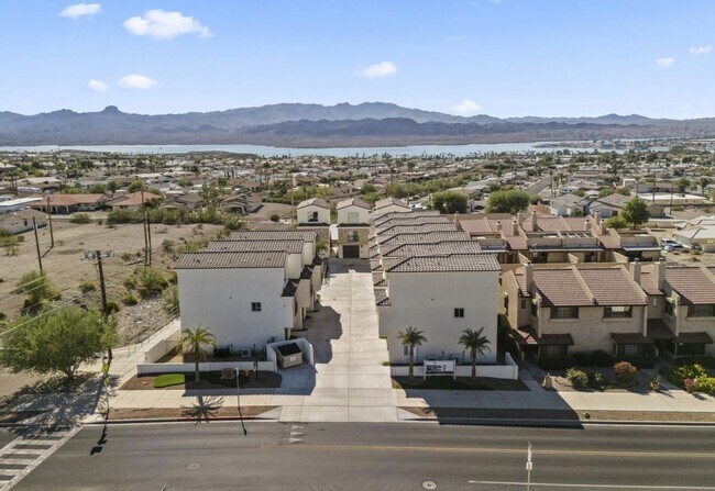 Building Photo - 1 Bedroom - 1.5 Bath Condo on the Riverwalk