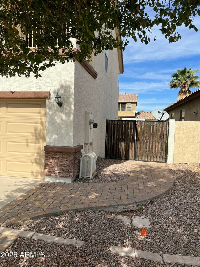 Building Photo - 2552 W St Catherine Ave