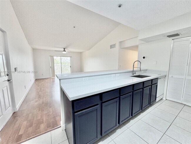 Building Photo - 9905 Westwood Dr