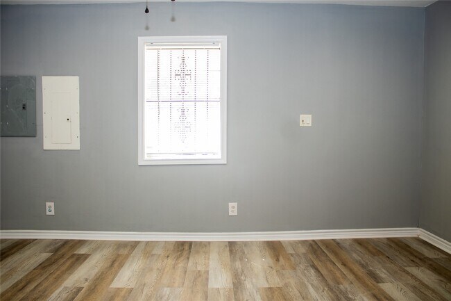 Building Photo - 5302 Anzio Rd