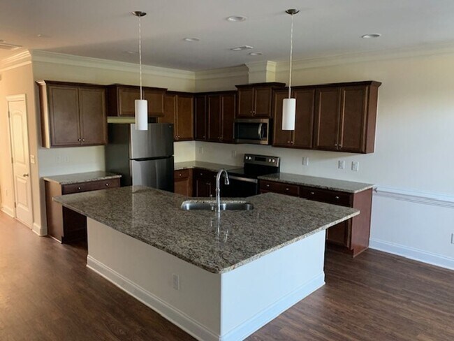 Building Photo - Stunning Brick Townhome with Garage in Tre...