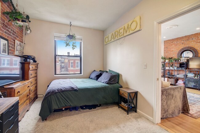 Building Photo - 65 Hemenway St