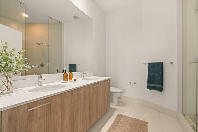 Building Photo - 501 NE 31st St