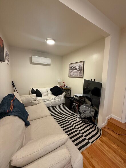 Building Photo - 518 E 3rd St