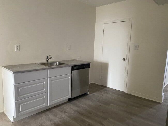 Building Photo - 237 Ella St