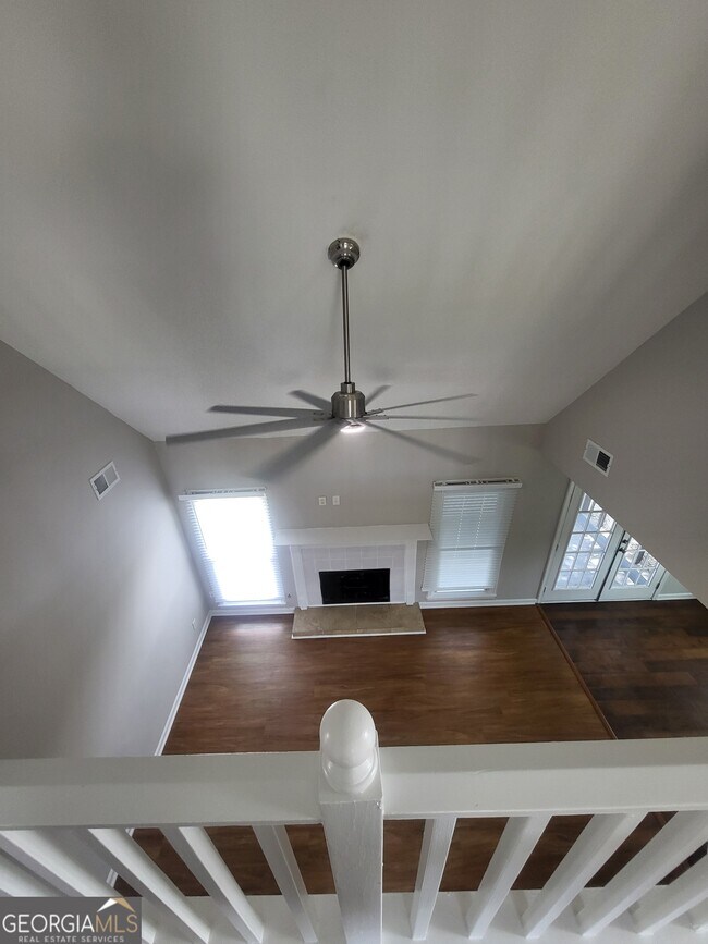 Building Photo - 7700 Lakeshore Ct