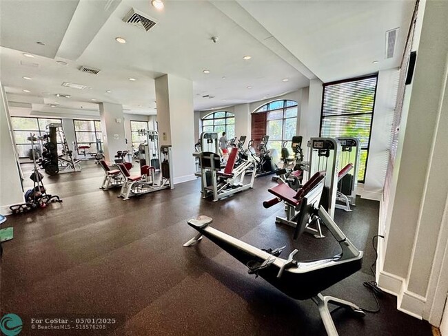 Building Photo - 610 W Las Olas Blvd