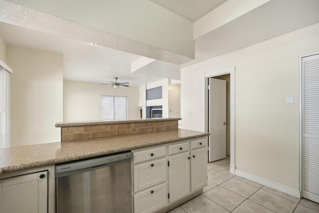 Building Photo - 1333 N Brittany Ln