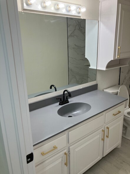 Bathroom - 3221 Cove Hollow Ct