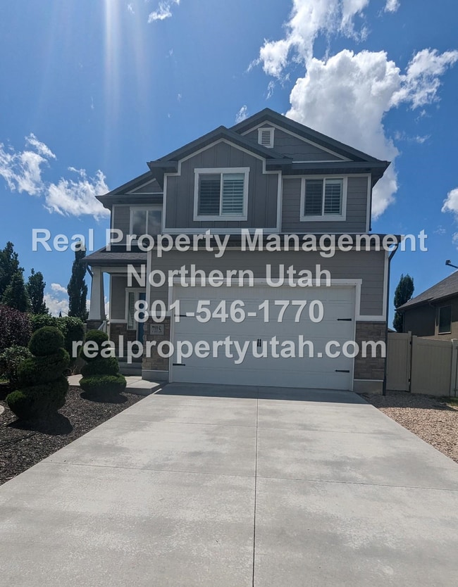 Building Photo - Gorgeous 3 Bed 2.5 Bath Coming Soon!