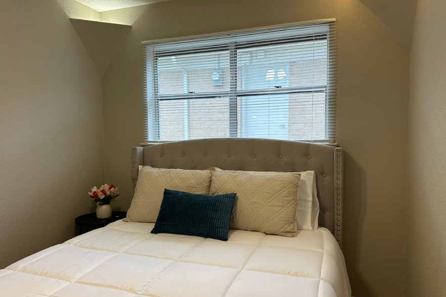 Building Photo - 1607 Sagebrush Trl