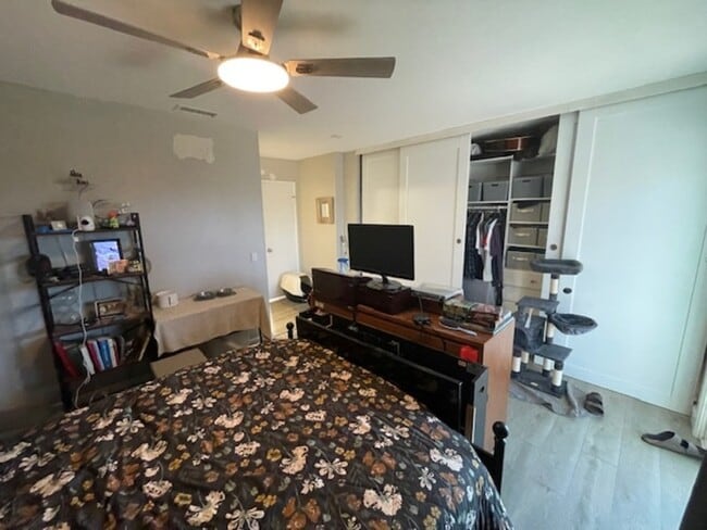 Building Photo - 160 Calle Querido