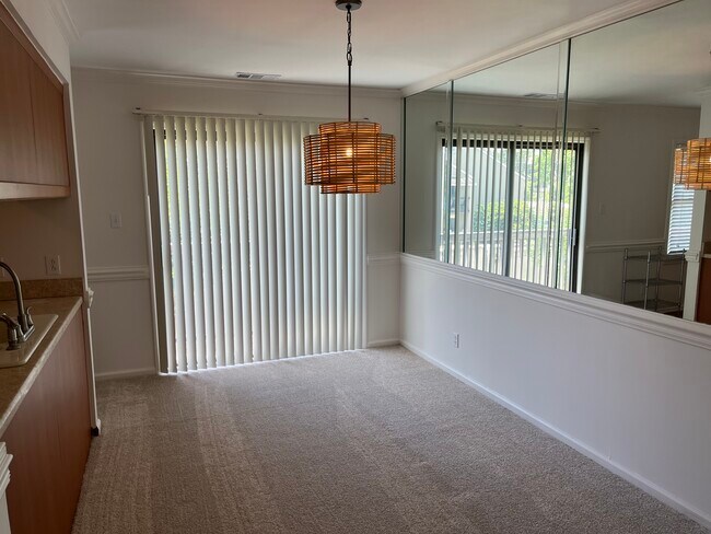 Dining area - 6501 Habersham St