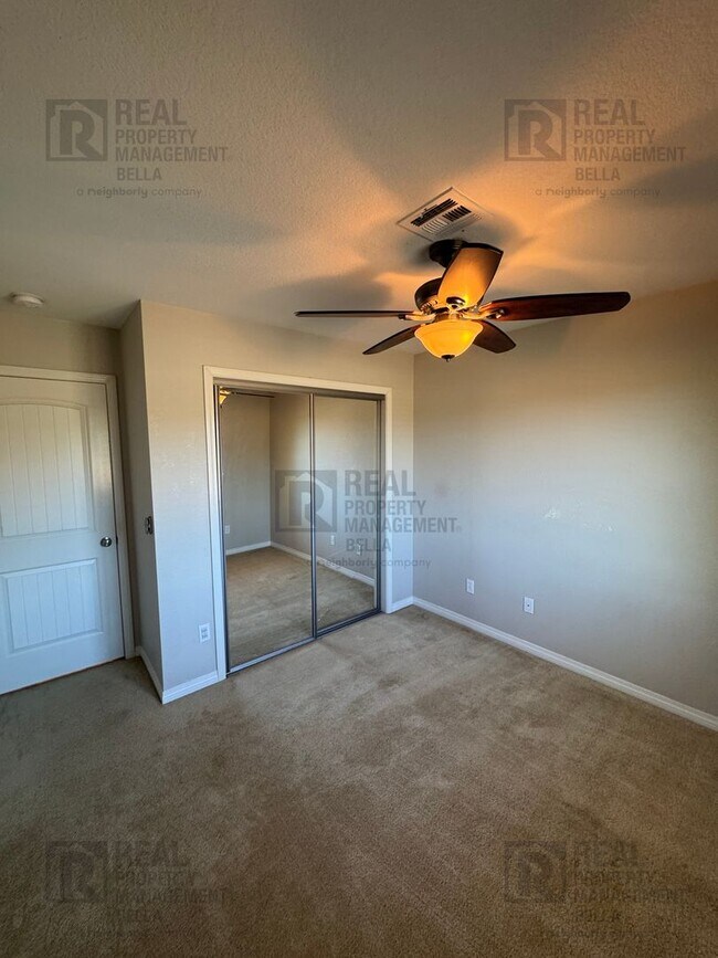 Building Photo - Spacious 4-Bedroom Menifee Home with Downs...