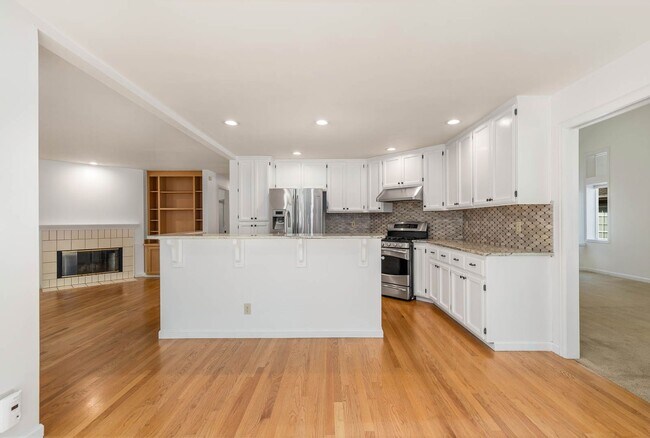 Building Photo - Updated Issaquah Home in Klahanie Neighborhood