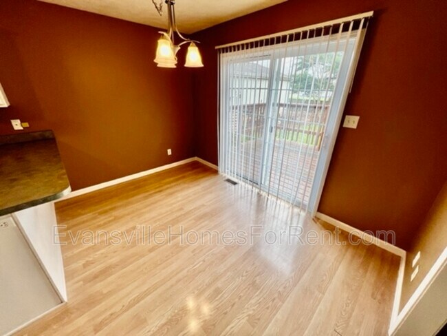 Building Photo - 4035 Pine Dr
