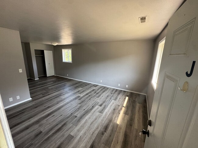 Building Photo - 213 Sunnyridge Ct