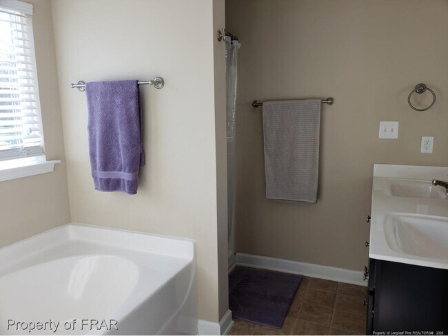 Building Photo - 211 Rainmaker St