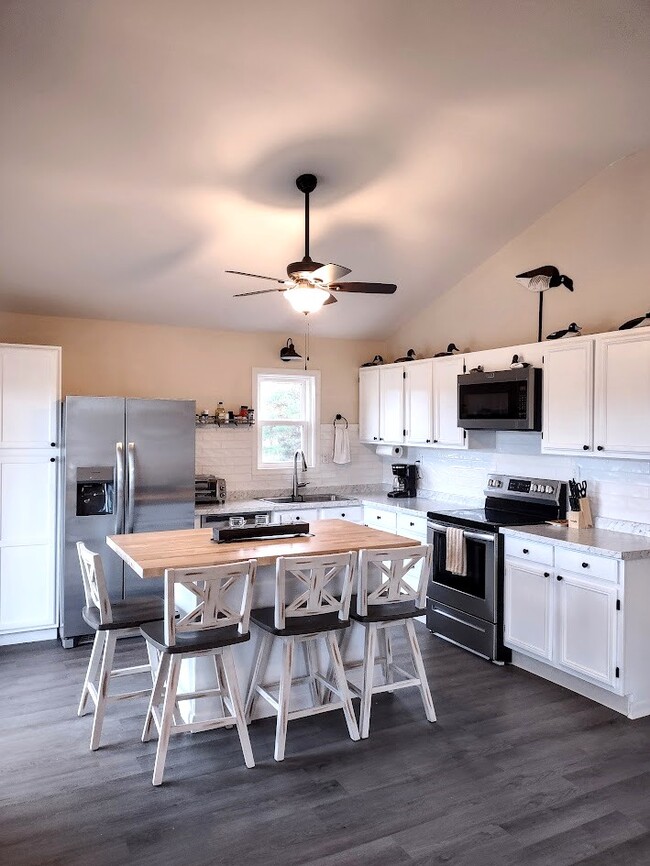 Building Photo - 2694 Jolly Rodger Dr