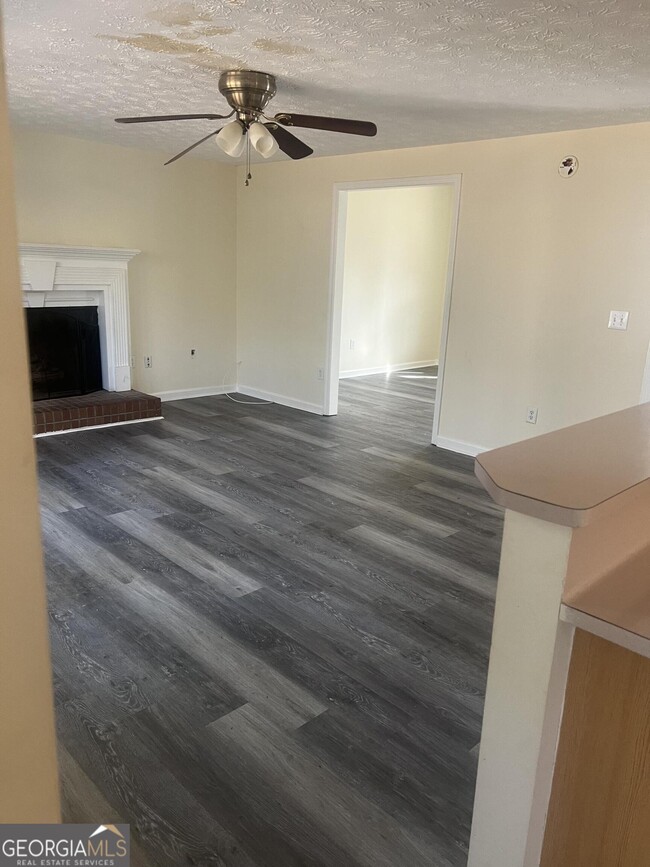 Building Photo - 8606 Foxridge Dr