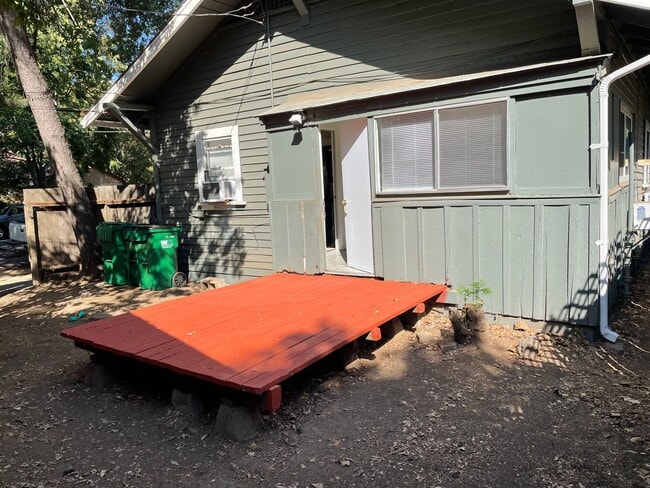 Building Photo - 8th &amp; Orient