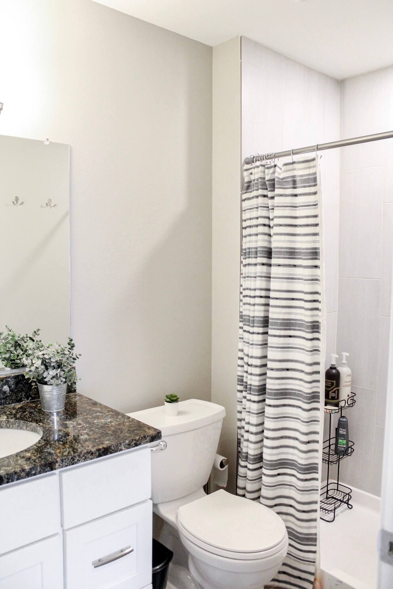 Building Photo - 1987 Palm Dr