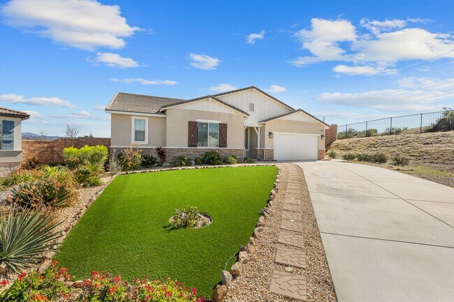 Building Photo - Stunning 4 bedroom 3 bath home in Summer Wind Trail Community