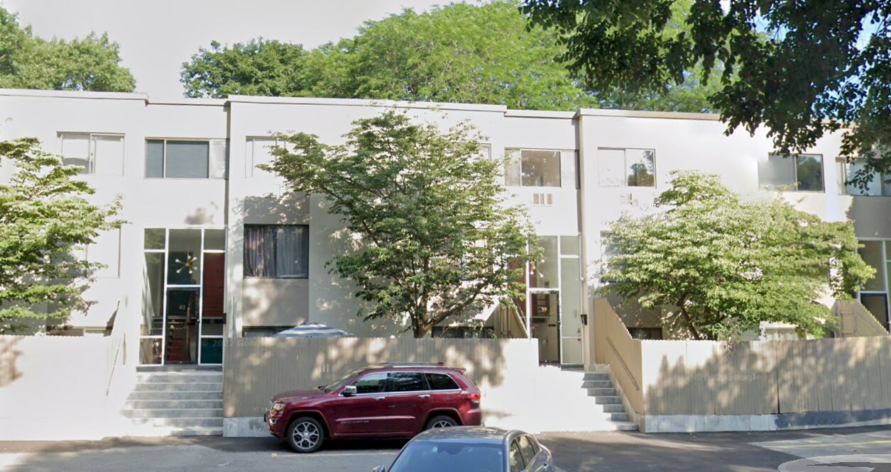 Building Photo - 39 Grove St