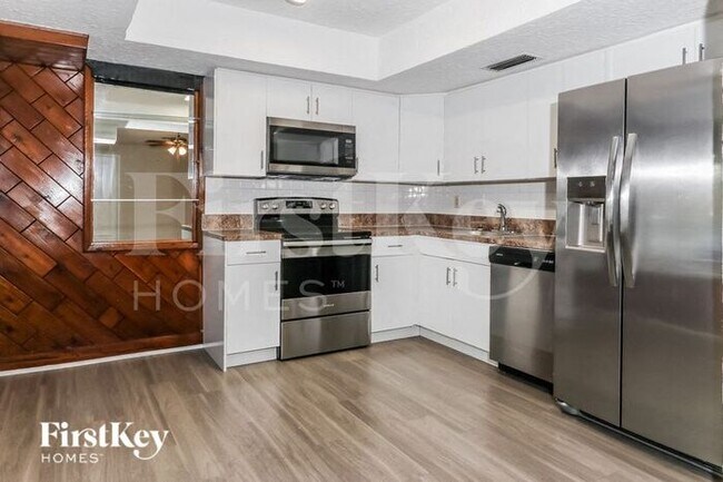 Building Photo - 127 2nd St