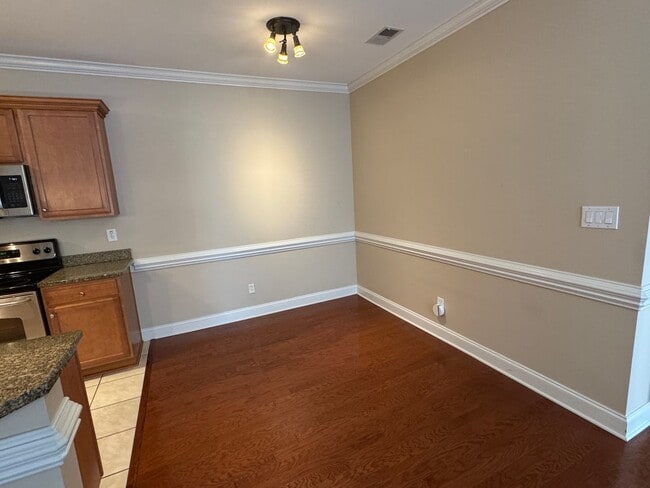 Building Photo - FOR RENT - Luxury Condo near downtown