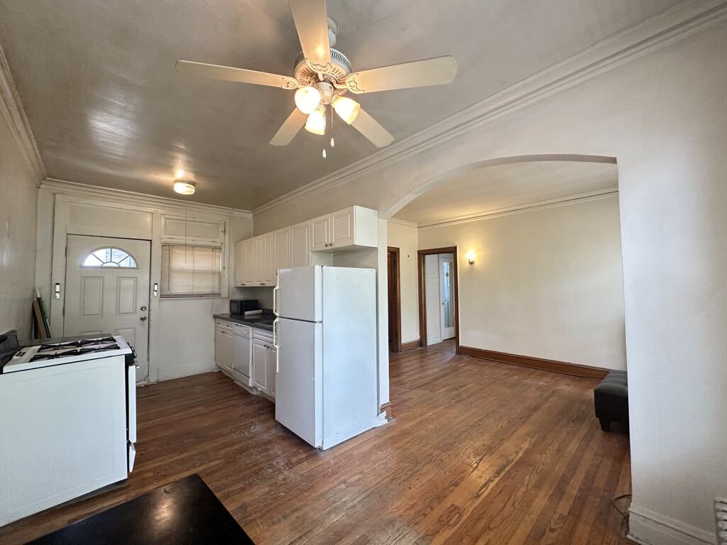 Building Photo - 4830 W Addison St