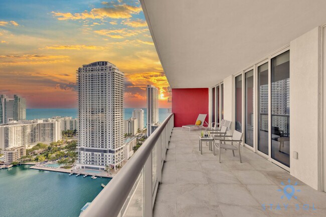 Building Photo - 2602 E Hallandale Beach Blvd
