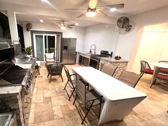 Building Photo - 3675 SW 26th St