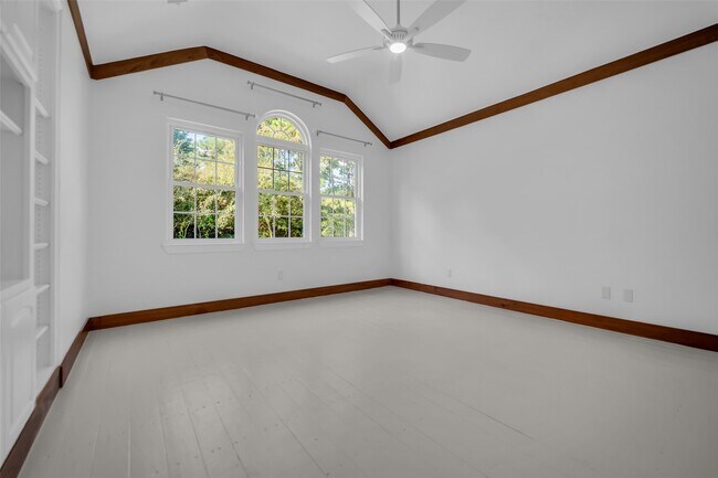 Building Photo - 106 N Floral Leaf Cir
