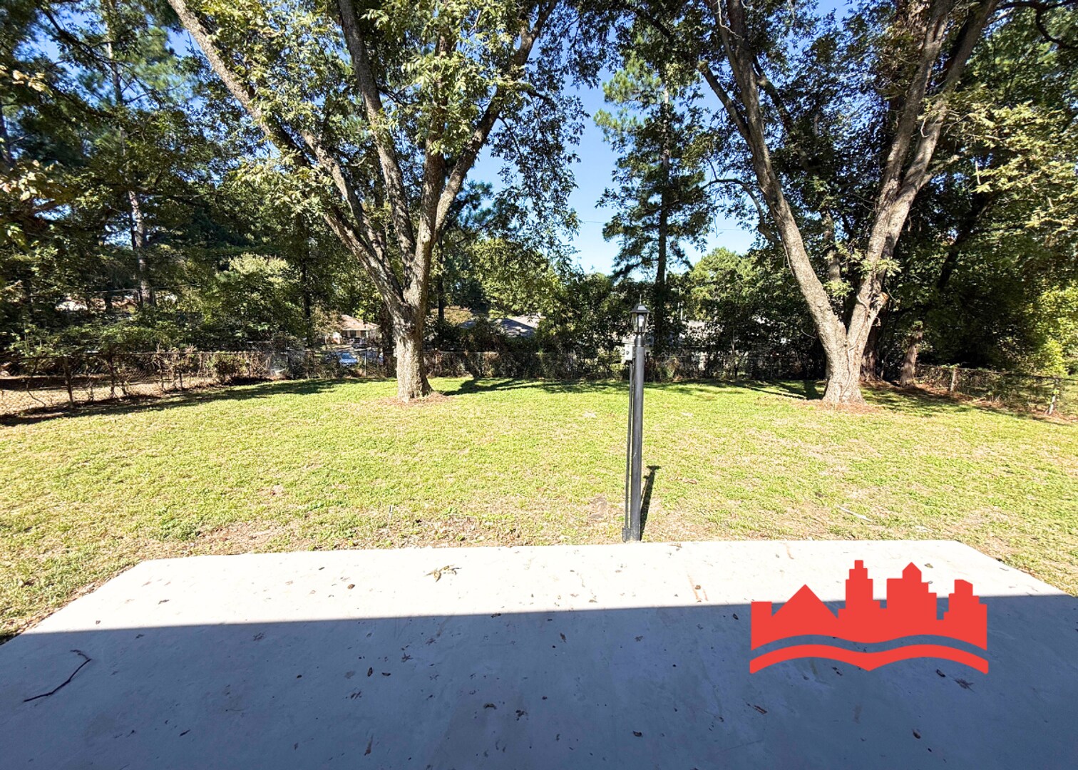 Building Photo - 890 W Marigold Ln