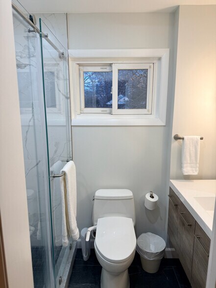 Building Photo - 3452 Quaker Ct