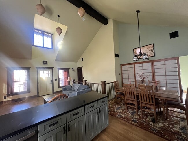 Building Photo - 730 6th St