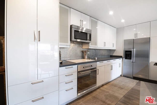 Building Photo - 1155 N La Cienega Blvd