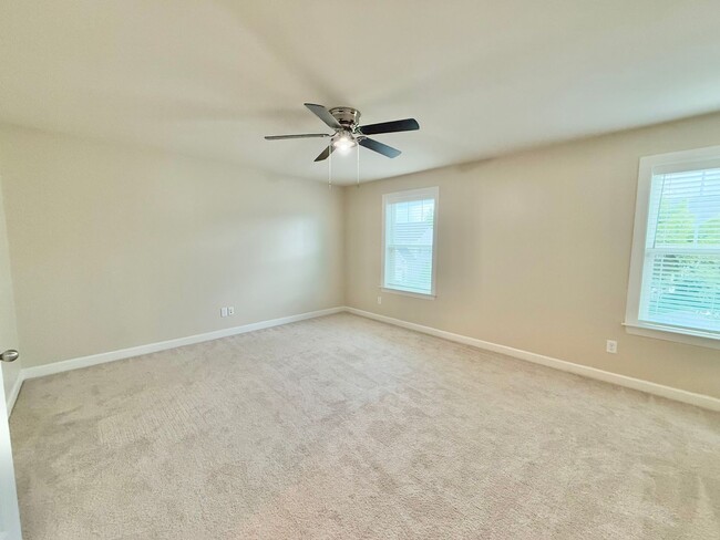 Building Photo - Beautiful 4BD, 3BA House with Bonus Family Room, Large Fenced Backyard, and Finished 2-Car Garage...