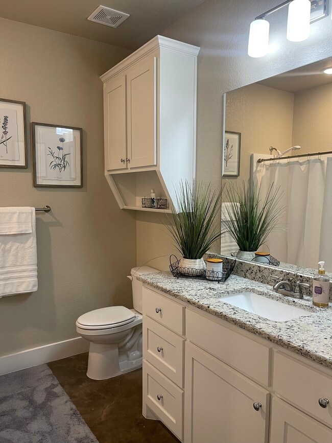 Building Photo - 3301 Belmont Dr