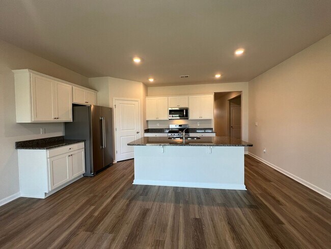 Building Photo - *COMING SOON* Longs - 4 Bedroom / 2 Bathro...