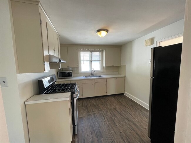 Building Photo - 36 Barstow St