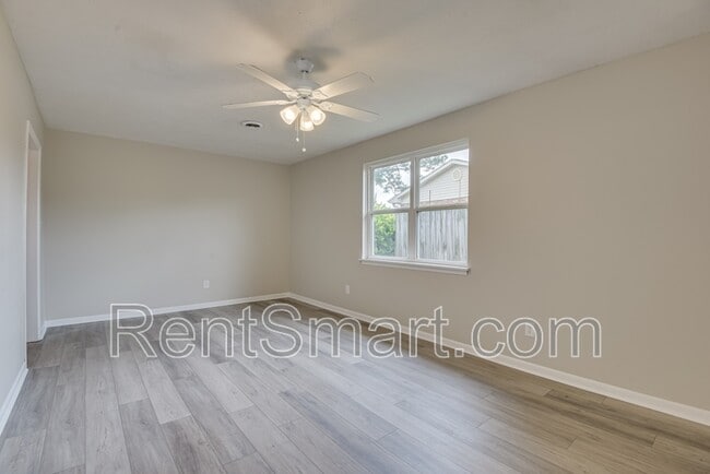 Building Photo - 250 Almon Ct