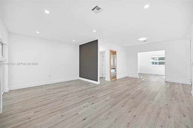 Building Photo - 876 NE 81st St