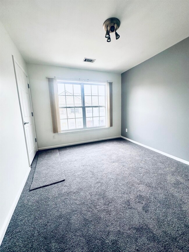 Building Photo - 5 Soho Dr