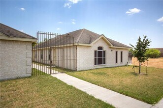 Building Photo - 8 Bahamas Dr