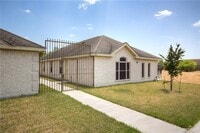 Building Photo - 8 Bahamas Dr