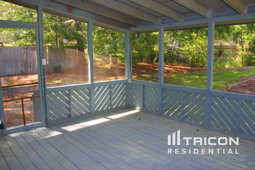 Building Photo - 3516 Estes Park Dr SW