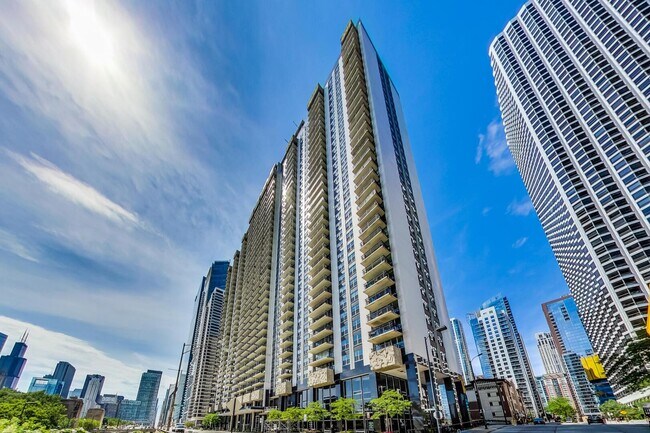 Building Photo - 400 E Randolph St