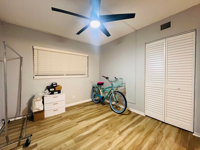 Building Photo - 3401 Spanish Trail